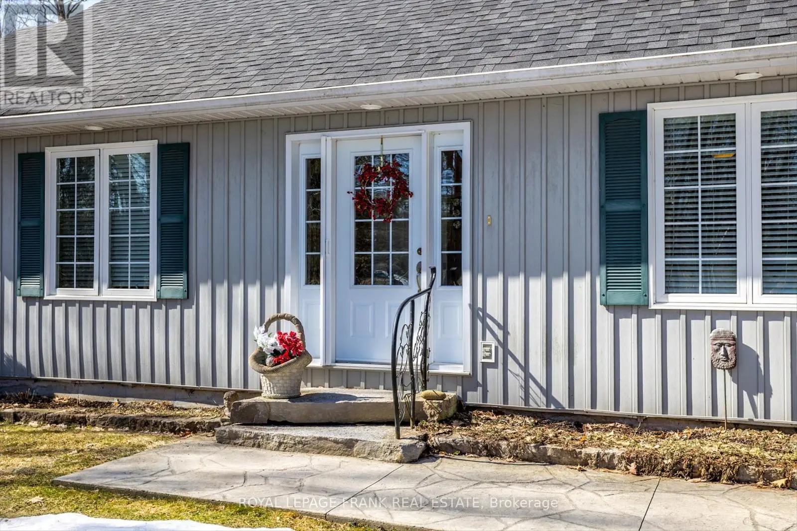 18 East Beehive Drive, Kawartha Lakes, Ontario  K0M 1A0 - Photo 3 - X12215612