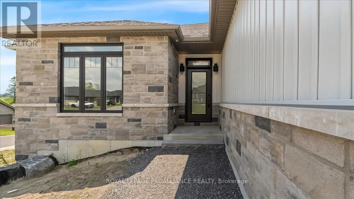 47 Rosewood Drive, Quinte West, Ontario  K0K 2C0 - Photo 2 - X12206490