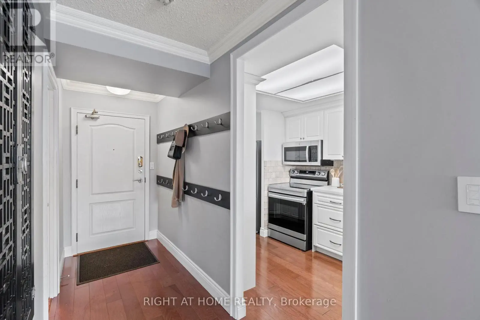 415 - 712 Rossland Road E, Whitby, Ontario  L1N 9E8 - Photo 1 - E12216399