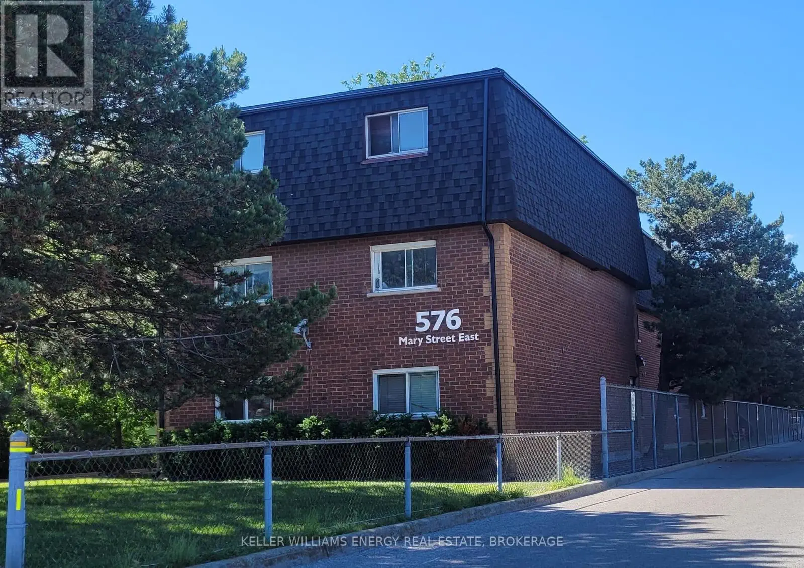 305 - 576 Mary Street E, Whitby, Ontario  L1N 2R3 - Photo 1 - E12217007