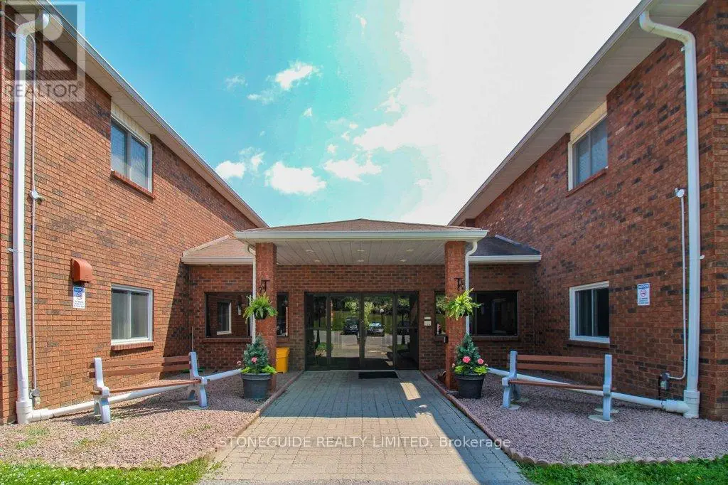 113 - 475 Parkhill Road W, Peterborough Central, Ontario  K9H 7M5 - Photo 1 - X12218034