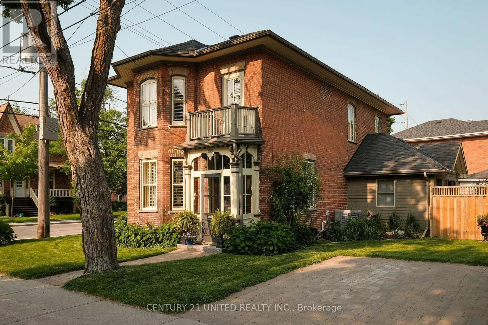 558 Harvey Street, Peterborough Central, Ontario  K9H 3K9 - Photo 1 - X12218402