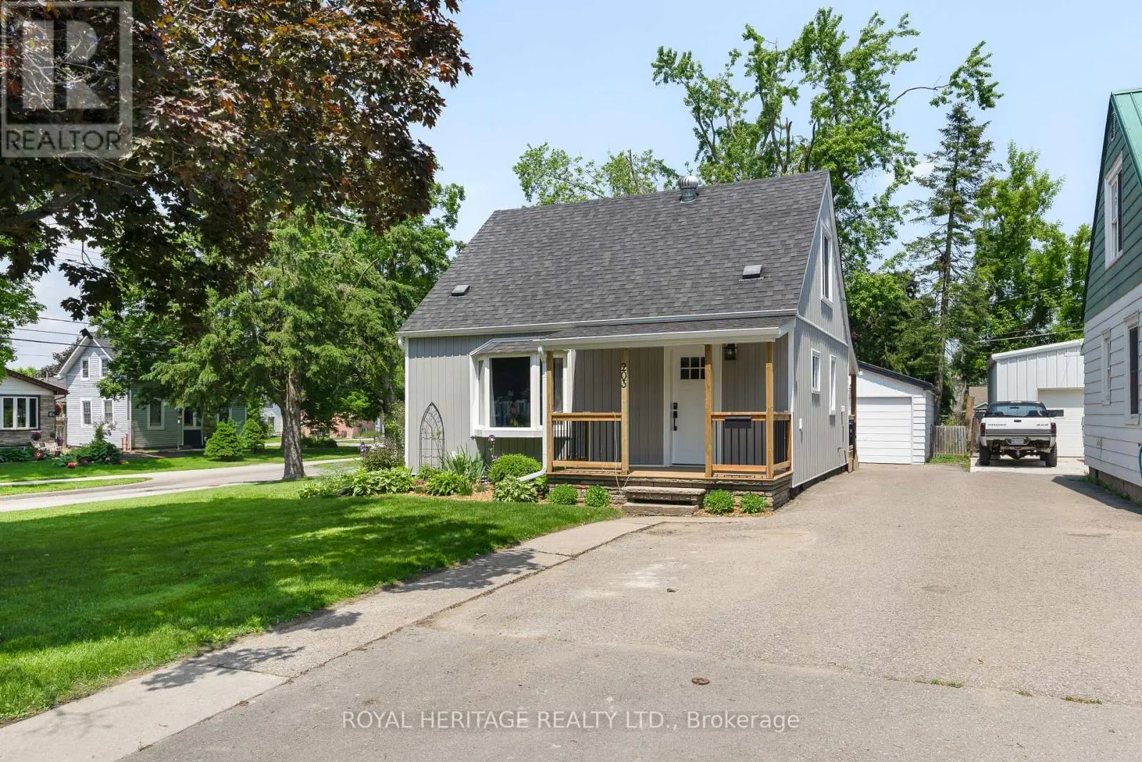 203 Princess Elizabeth Crescent, Kawartha Lakes, Ontario  K9V 1P2 - Photo 2 - X12218549