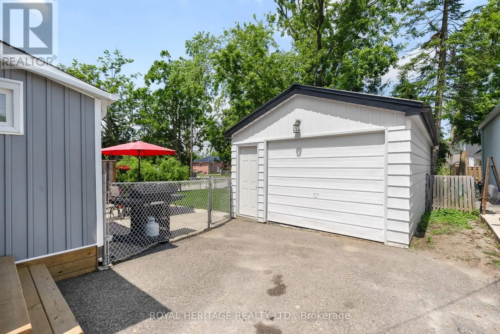 203 Princess Elizabeth Crescent, Kawartha Lakes, Ontario  K9V 1P2 - Photo 3 - X12218549