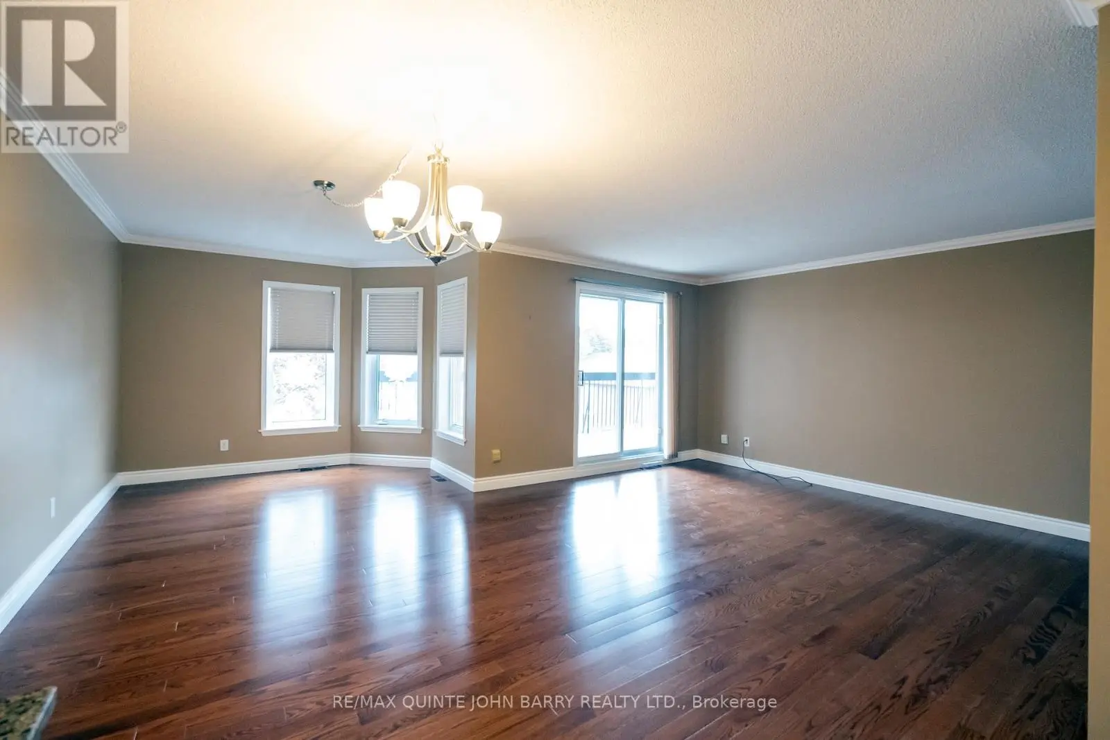 212 - 54 Tripp Boulevard, Quinte West, Ontario  K8V 5V1 - Photo 1 - X12151583