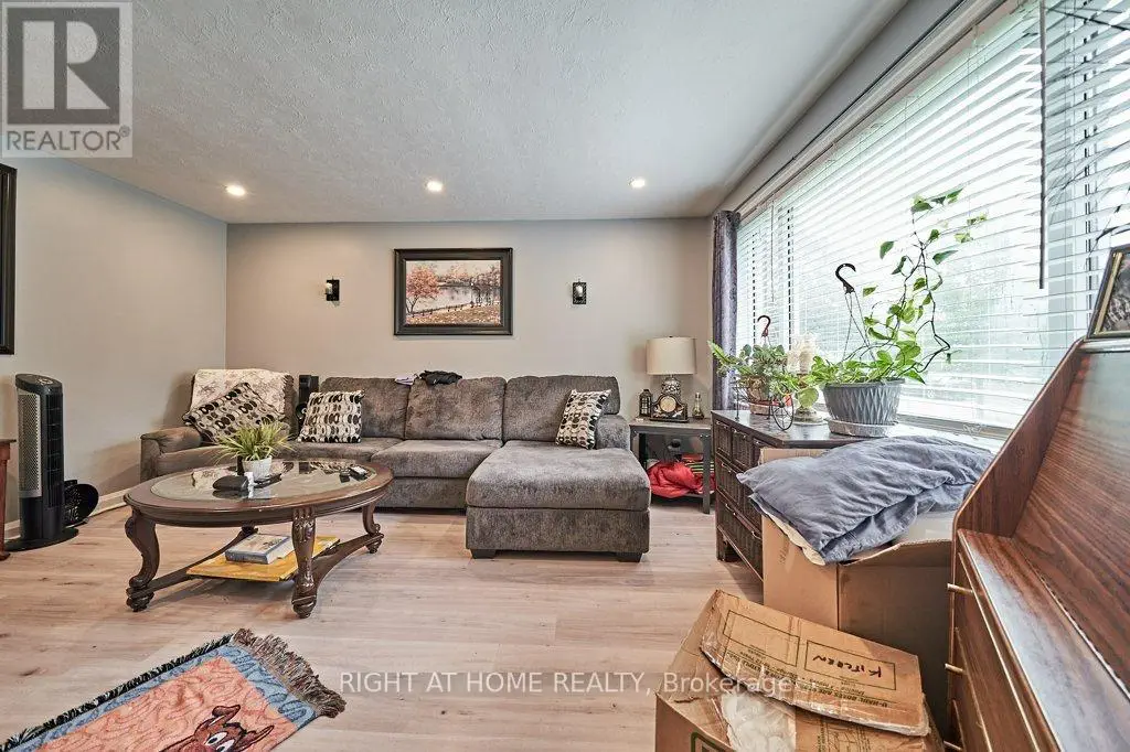 202 Cadillac Avenue S, Oshawa, Ontario  L1H 5Z7 - Photo 2 - E12219112