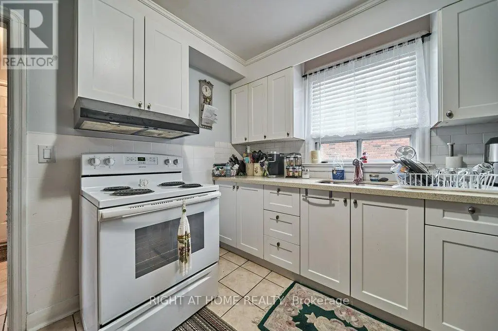 202 Cadillac Avenue S, Oshawa, Ontario  L1H 5Z7 - Photo 3 - E12219112