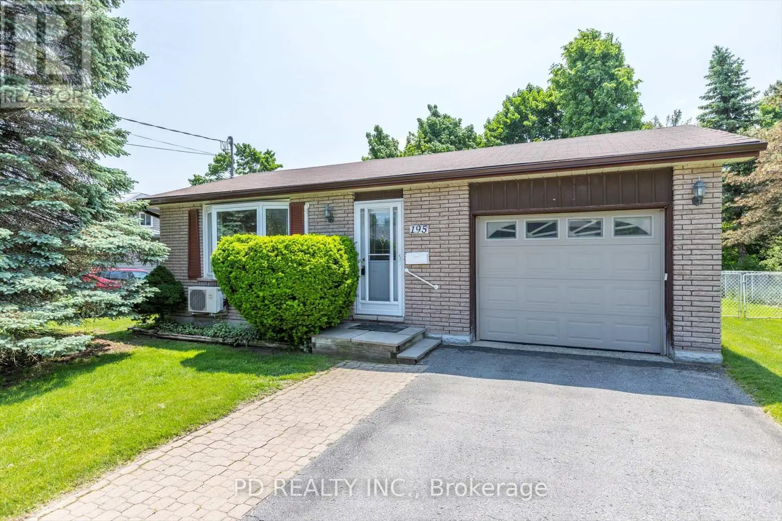 195 Mary Street W, Kawartha Lakes, Ontario  K9V 5N2 - Photo 1 - X12219407