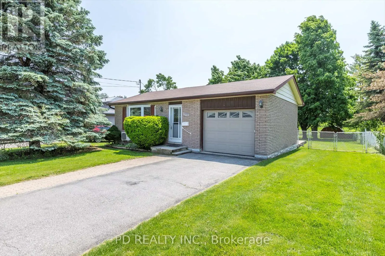 195 Mary Street W, Kawartha Lakes, Ontario  K9V 5N2 - Photo 2 - X12219407