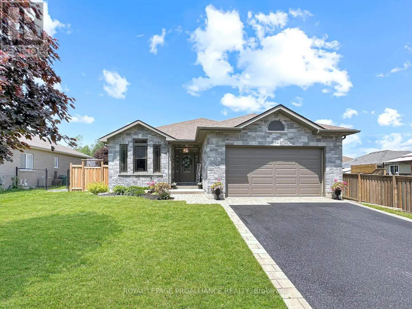 24 Birchmount Street, Quinte West, Ontario  K8V 0C6 - Photo 2 - X12219566