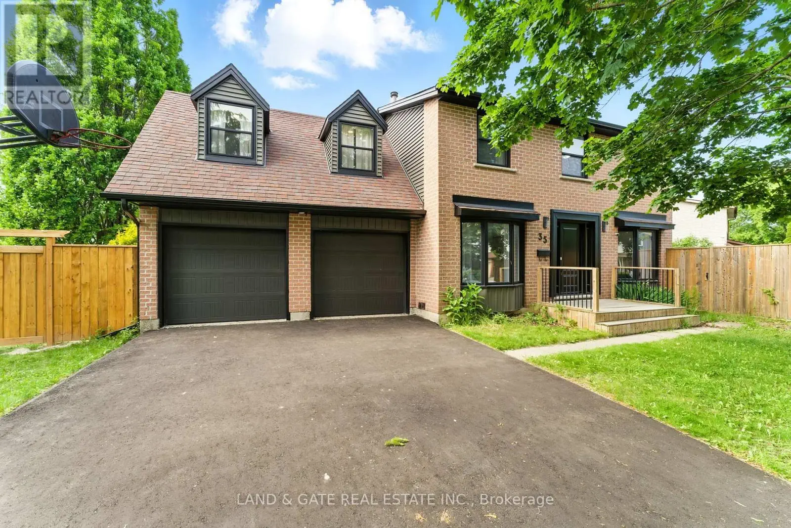 35 Aspen Valley Crescent, Guelph, Ontario  N1G 3Z9 - Photo 2 - X12219635