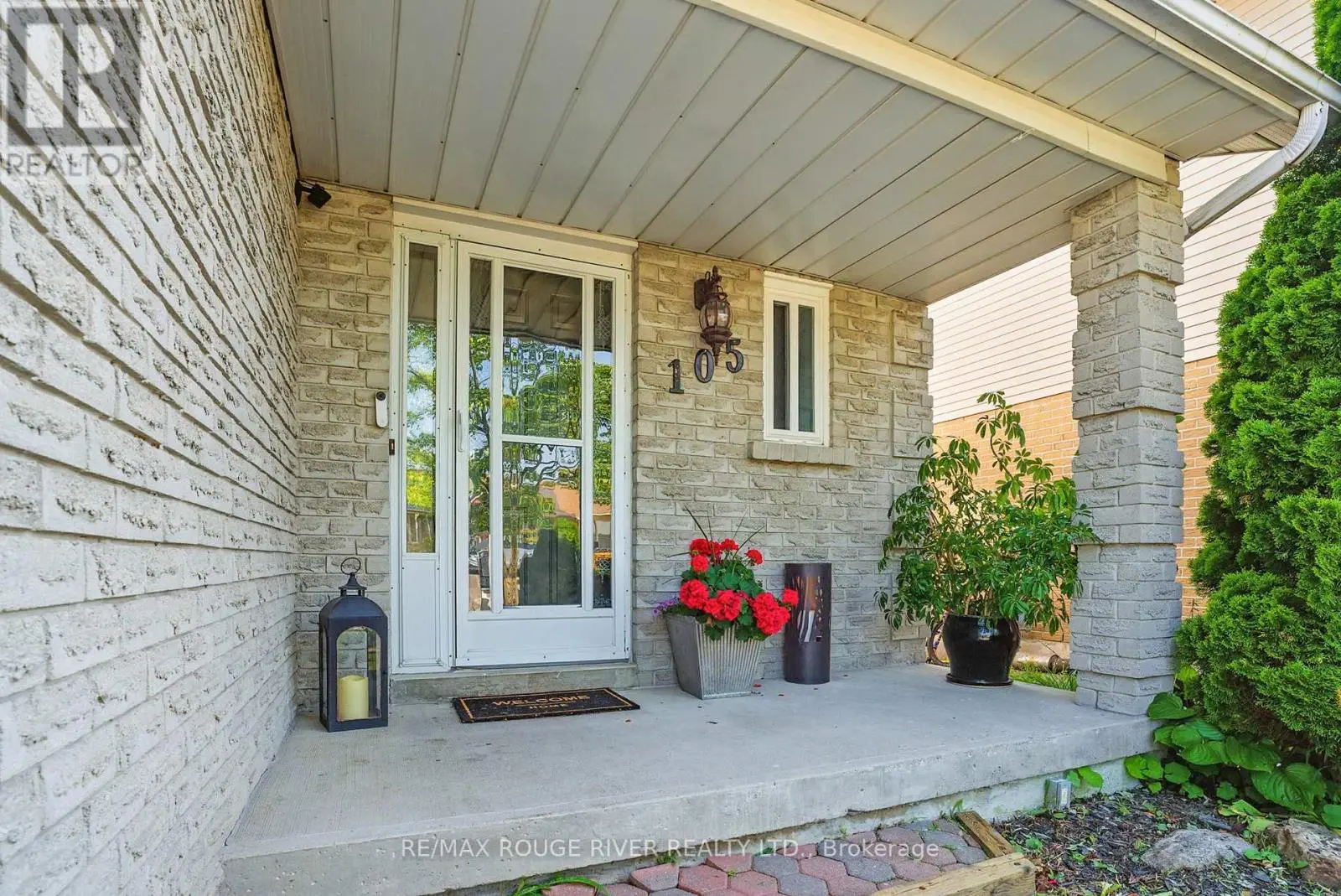 105 Overbank Drive, Oshawa, Ontario  L1J 7Y9 - Photo 2 - E12219721