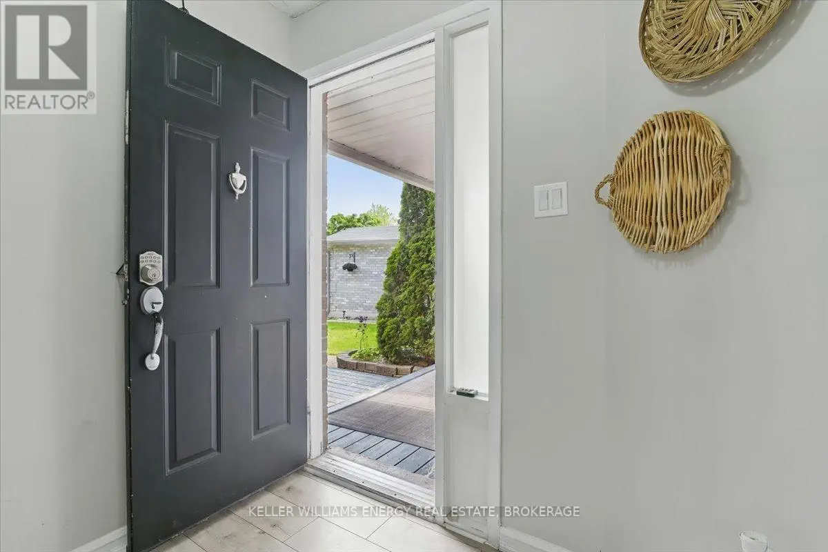 89 Yorkville Drive, Clarington, Ontario  L1E 2A6 - Photo 3 - E12219726