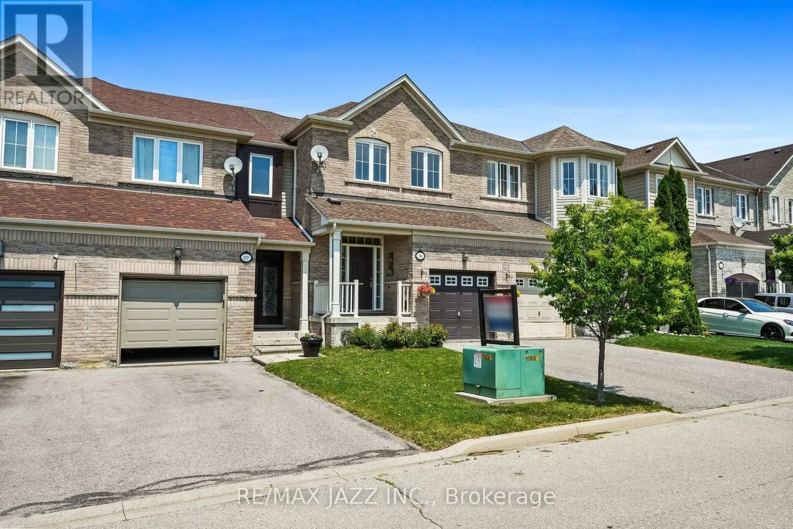 39 Silverwood Circle, Ajax, Ontario  L1Z 0A3 - Photo 3 - E12169224