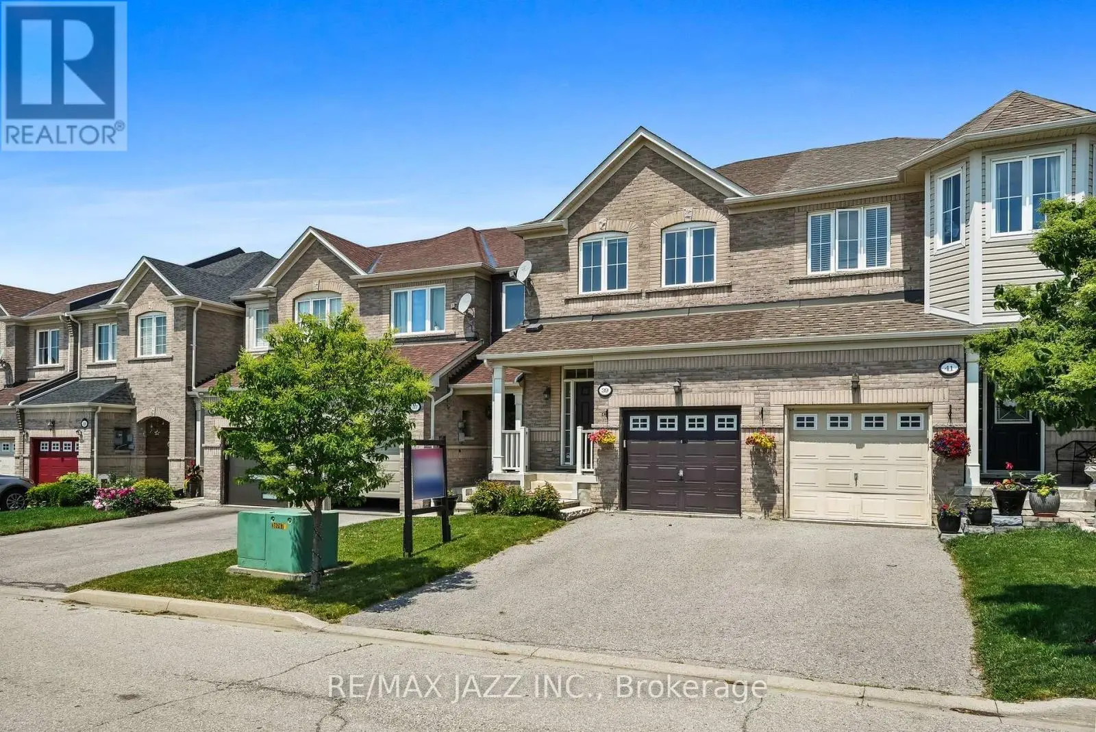 39 Silverwood Circle, Ajax, Ontario  L1Z 0A3 - Photo 2 - E12169224