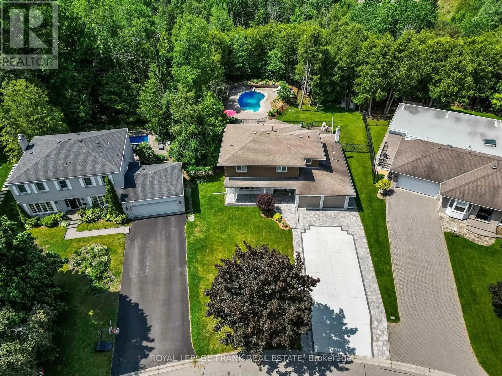 251 Sherwood Court, Oshawa, Ontario  L1G 6P5 - Photo 2 - E12220031