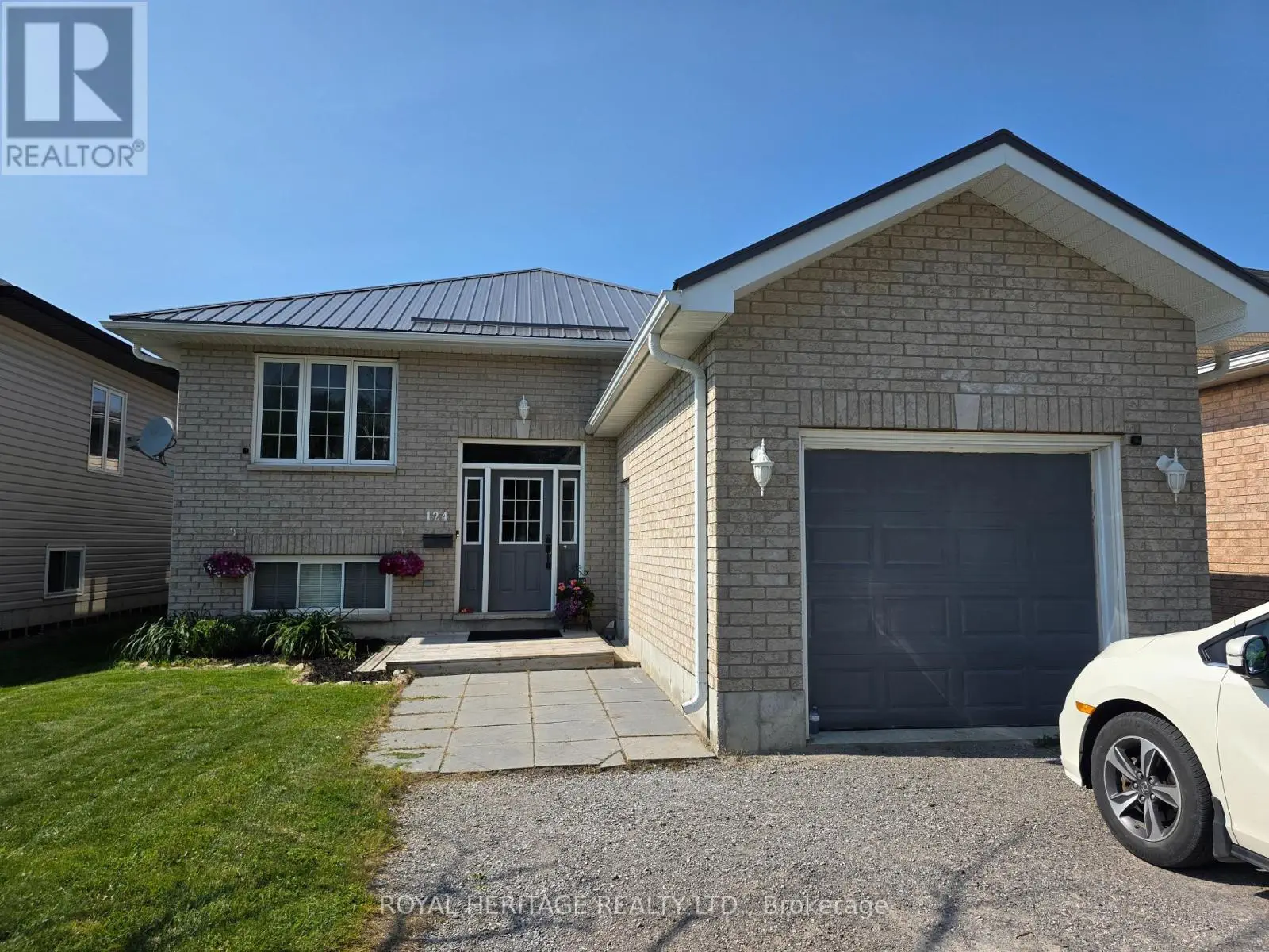 124 Mary Street W, Kawartha Lakes, Ontario  K9V 0B8 - Photo 1 - X12221716