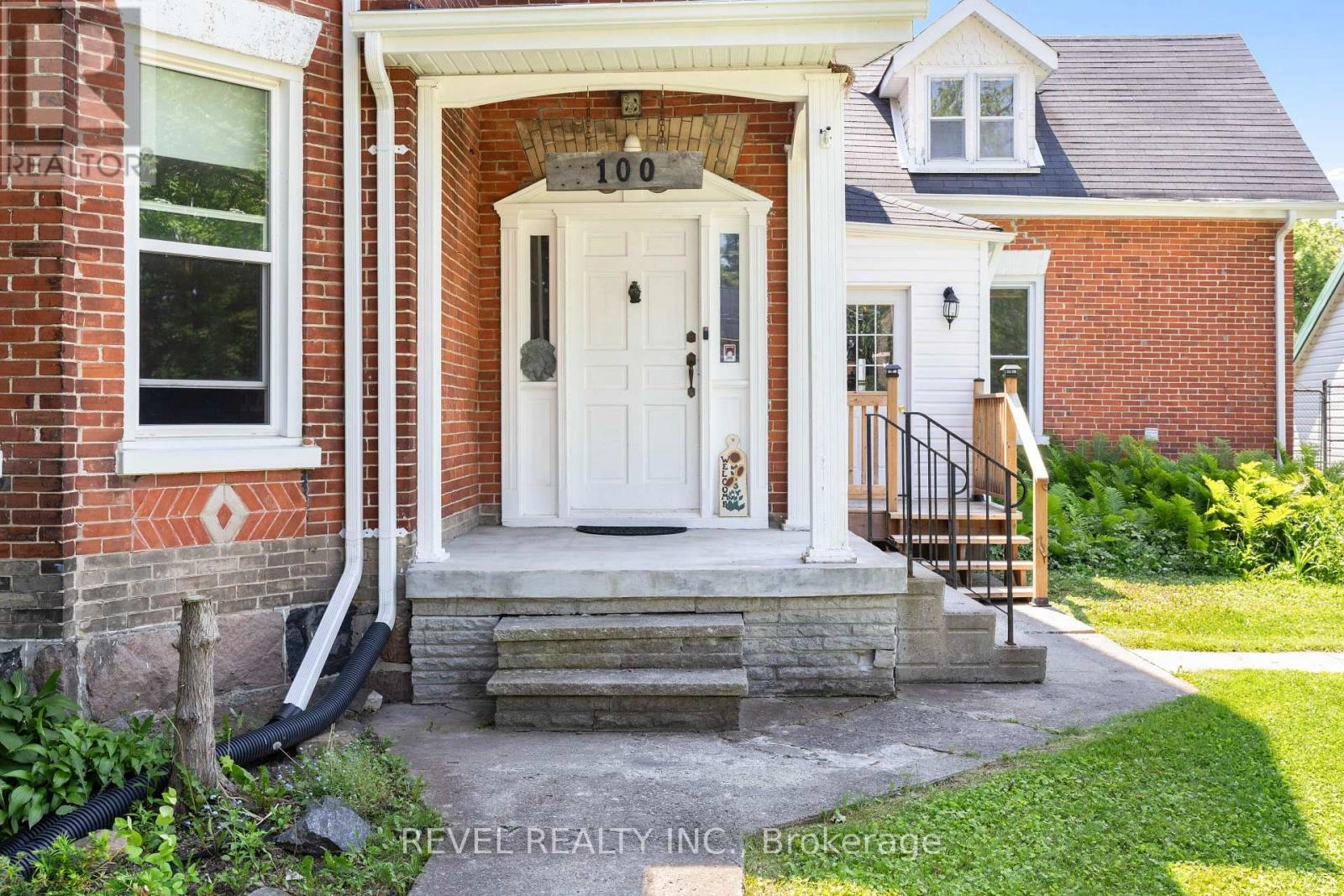 100 Nappadale Street, Kawartha Lakes, Ontario  K0M 2T0 - Photo 3 - X12222456