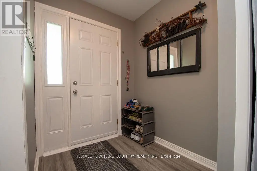 24 Mohawk Drive, Kawartha Lakes, Ontario  K9V 0J6 - Photo 3 - X12222647