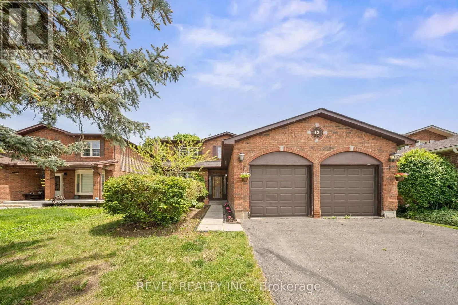 12 Robinson Crescent, Whitby, Ontario  L1N 6W5 - Photo 2 - E12222833