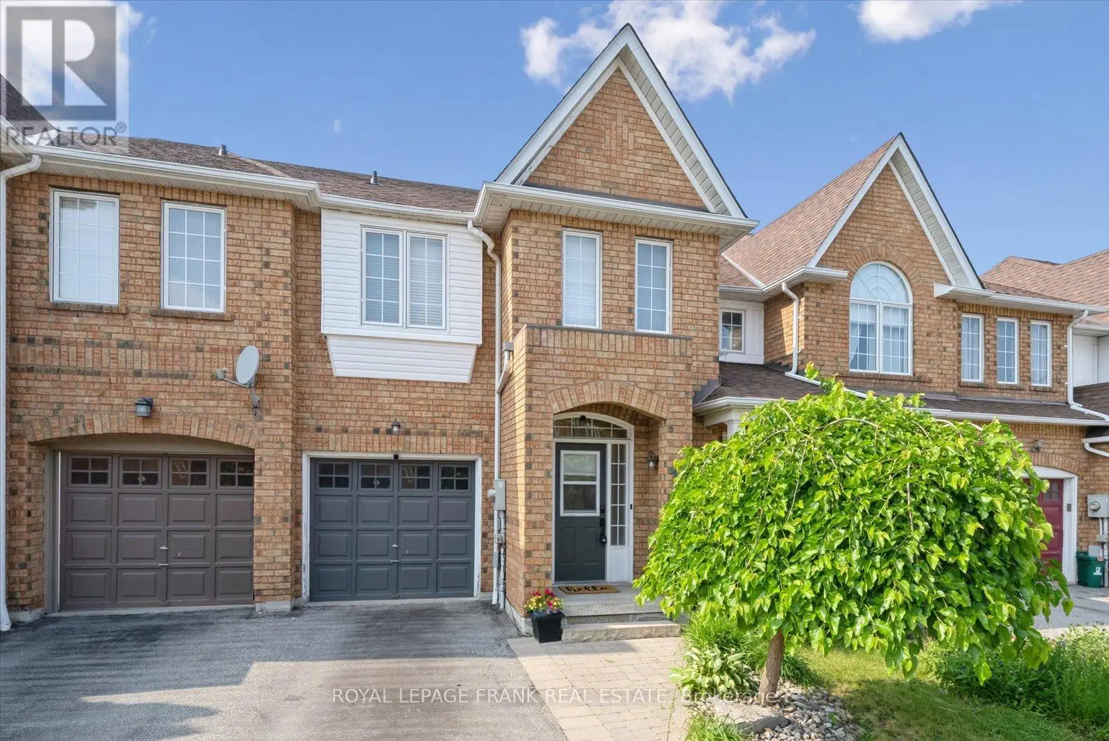 16 STOKELY CRESCENT, Whitby, Ontario