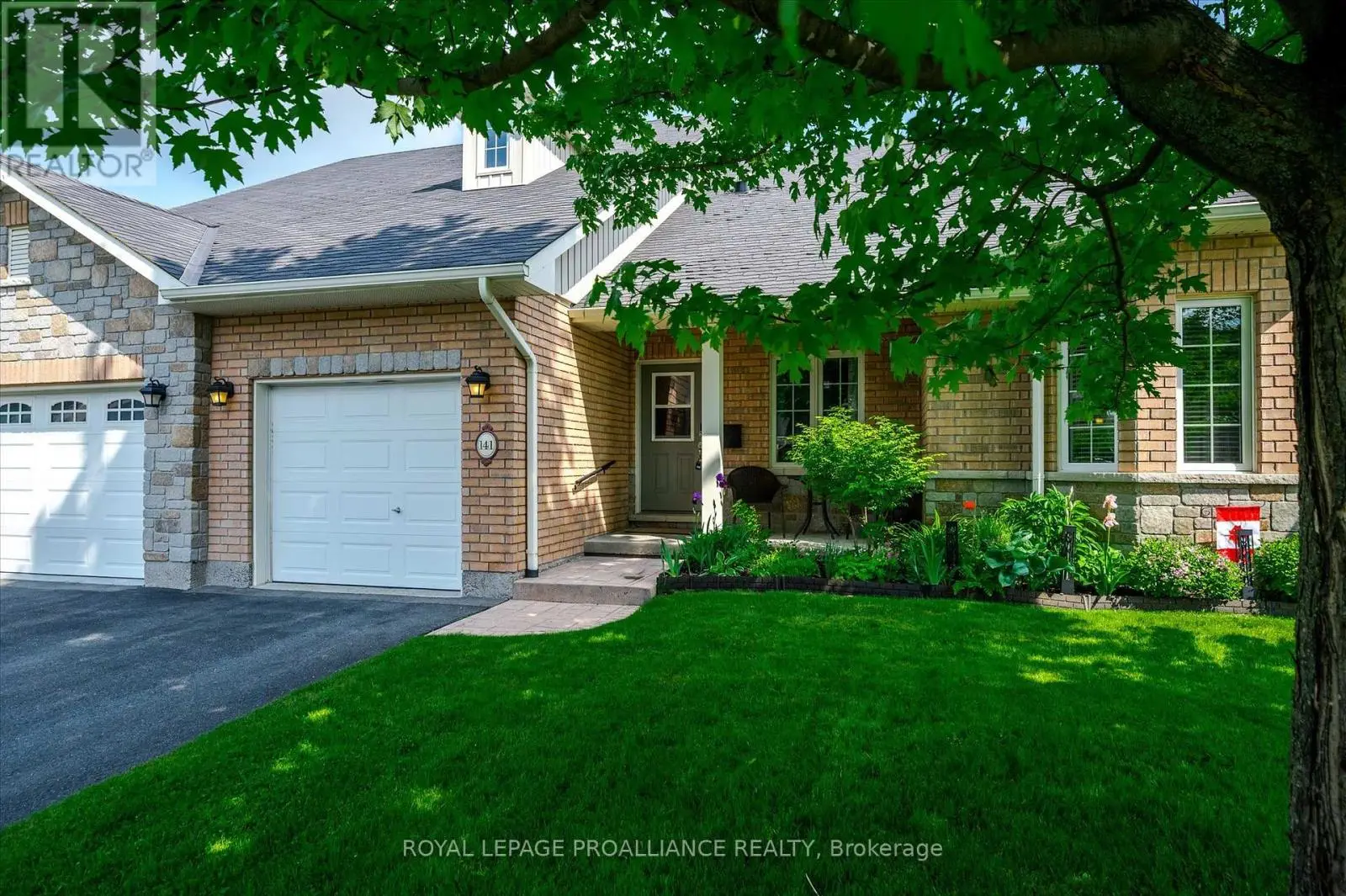 141 Village Crescent, Peterborough West, Ontario  K9J 0A9 - Photo 2 - X12223319