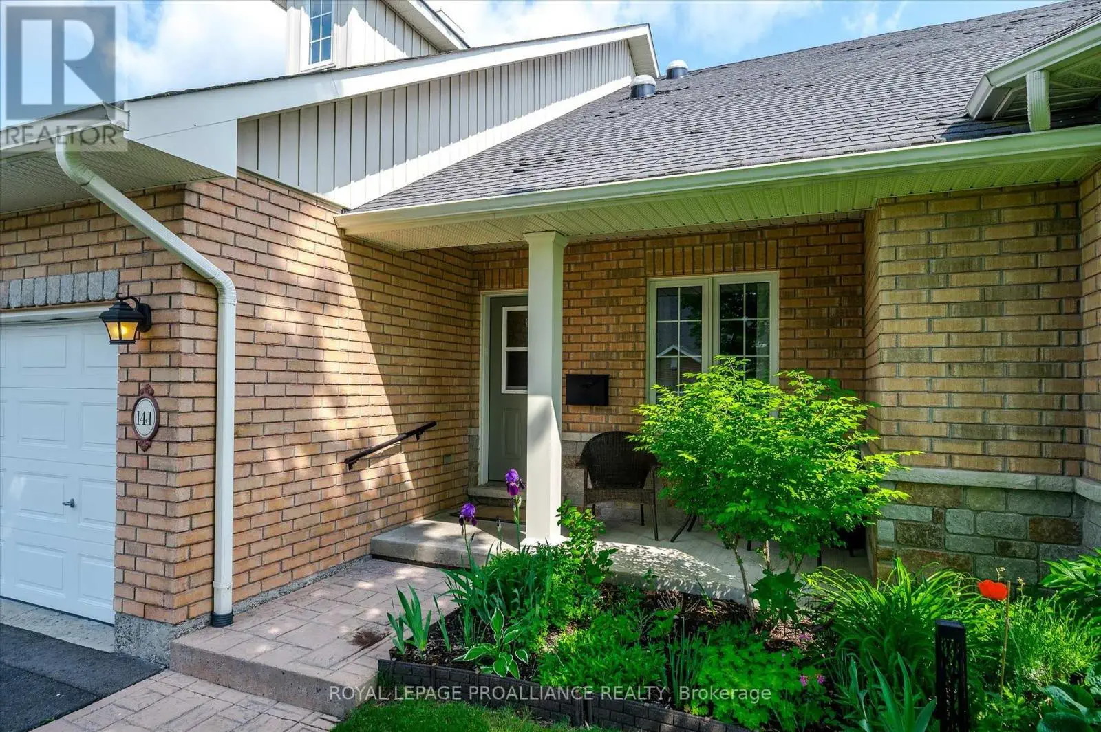 141 Village Crescent, Peterborough West, Ontario  K9J 0A9 - Photo 3 - X12223319