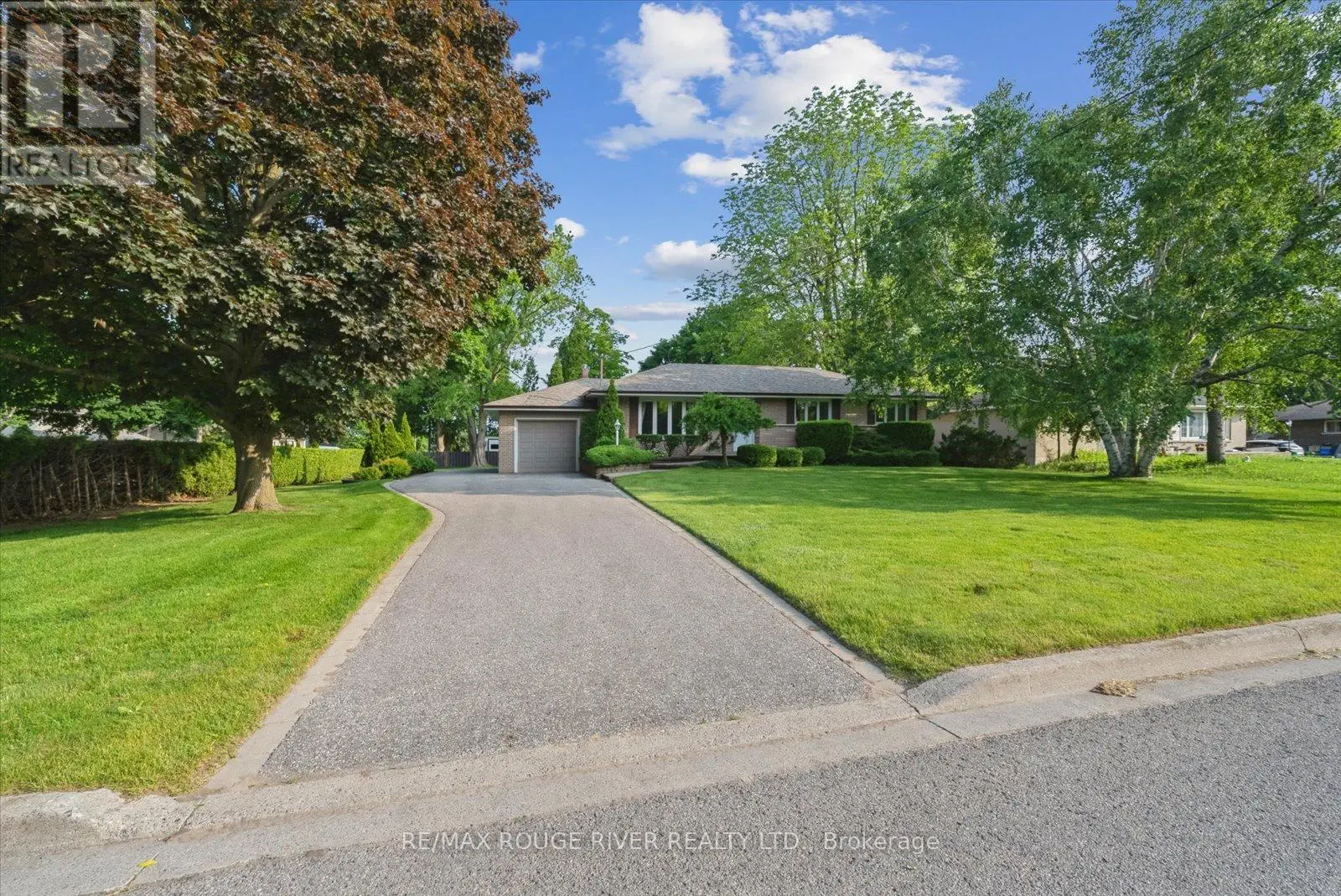 15 Westwood Drive, Whitby, Ontario  L1N 3N8 - Photo 1 - E12223604