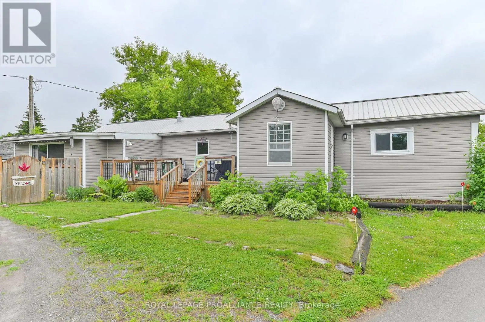 98 - 63 Whites Road, Quinte West, Ontario  K8V 5P5 - Photo 1 - X12224548