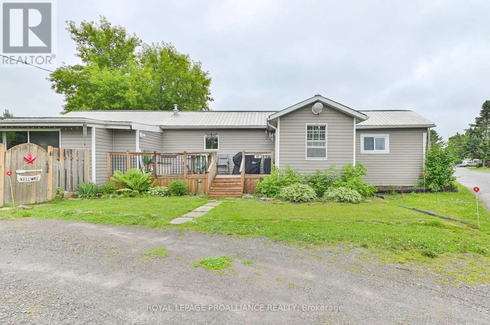 98 - 63 Whites Road, Quinte West, Ontario  K8V 5P5 - Photo 2 - X12224548
