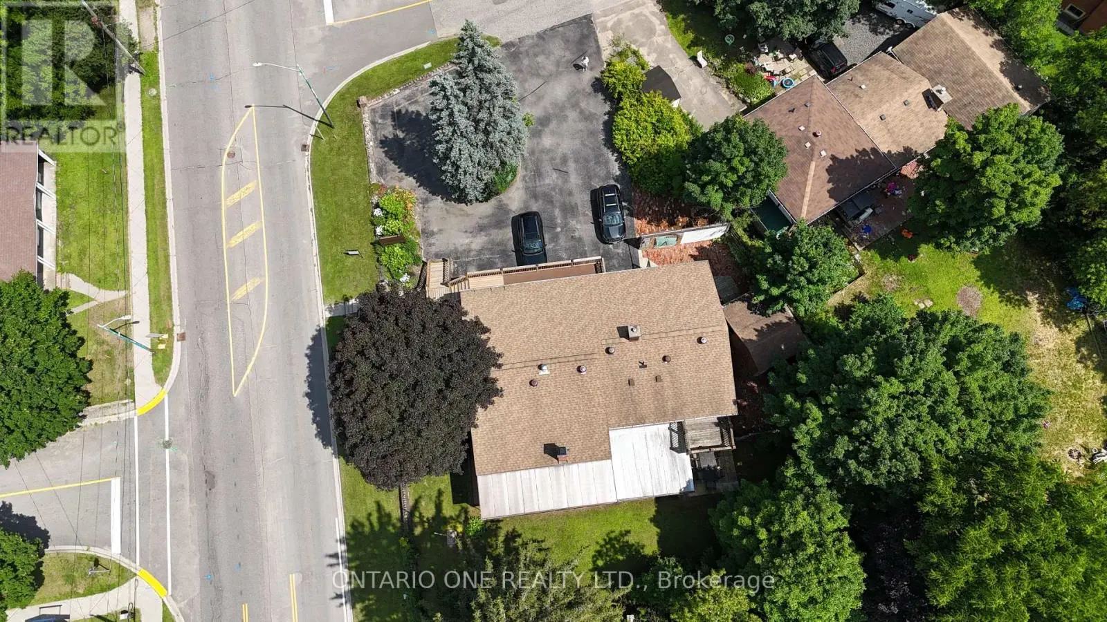 811 Bay Street, Gravenhurst, Ontario  P1P 1G7 - Photo 3 - X12225273