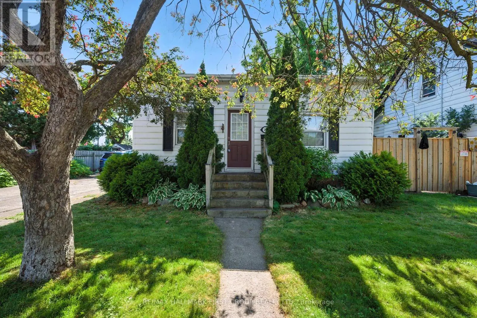 220 Centre Street S, Whitby, Ontario  L1N 4V8 - Photo 3 - E12225937