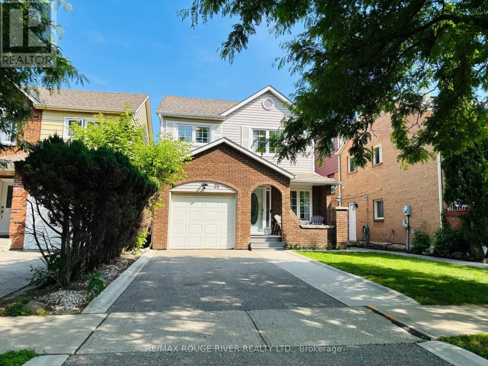 21 Slater Circle, Brampton, Ontario  L6X 2S7 - Photo 2 - W12226537