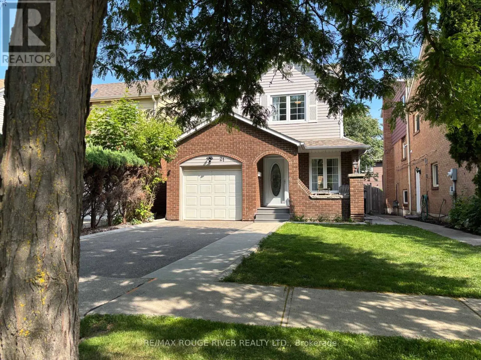 21 Slater Circle, Brampton, Ontario  L6X 2S7 - Photo 3 - W12226537