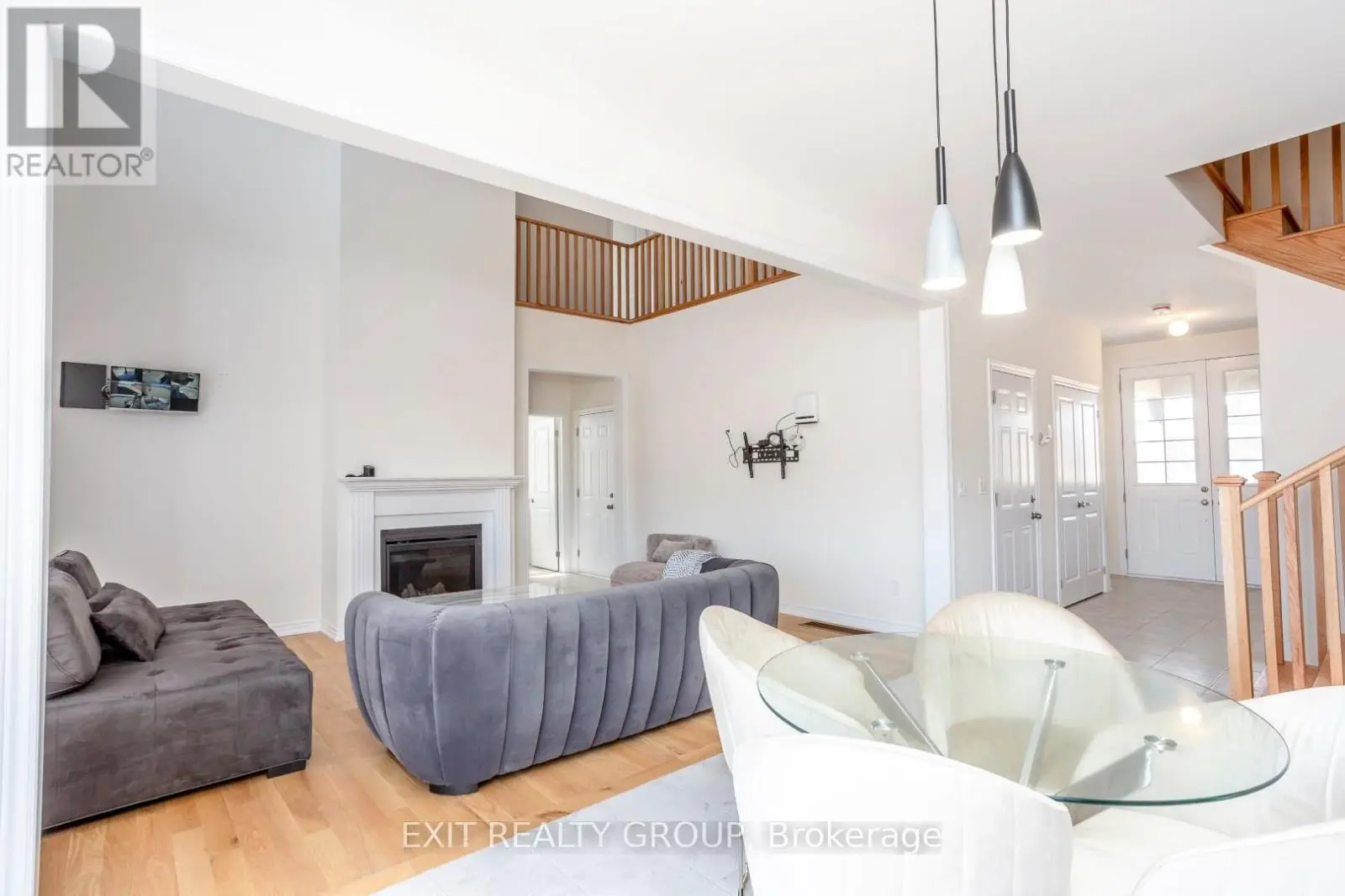 45 East Vista Terrace, Quinte West, Ontario  K0K 1L0 - Photo 3 - X12227254