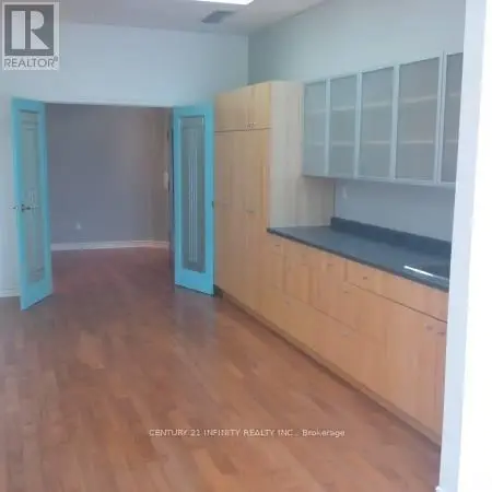 200 - 323 Kerr Street, Oakville, Ontario  L6K 3B6 - Photo 2 - W12227430