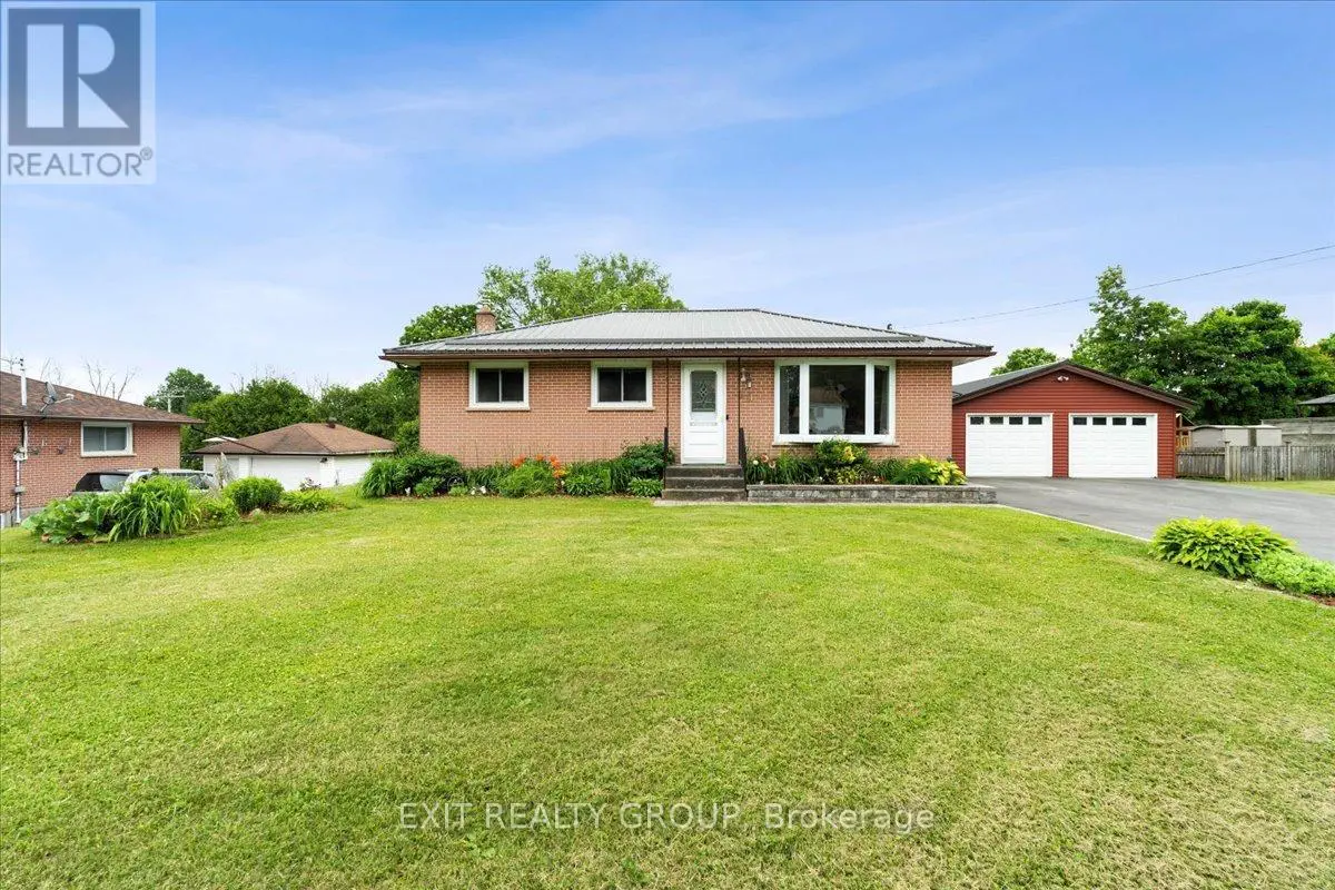 29 Barry Road, Quinte West, Ontario  K8V 0M3 - Photo 1 - X12227581