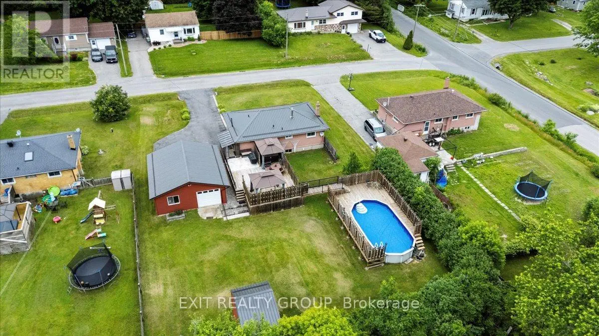29 Barry Road, Quinte West, Ontario  K8V 0M3 - Photo 2 - X12227581