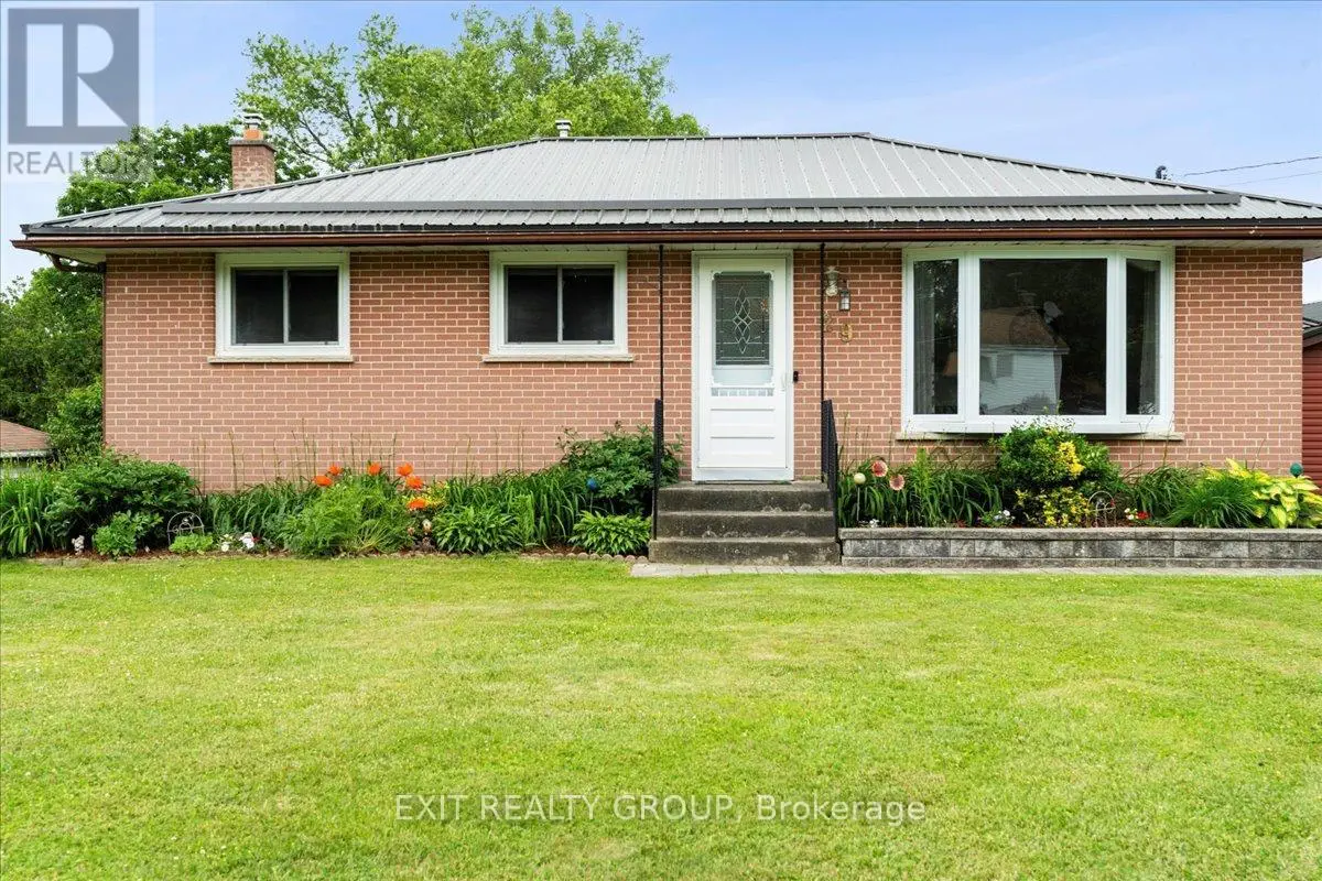29 Barry Road, Quinte West, Ontario  K8V 0M3 - Photo 3 - X12227581