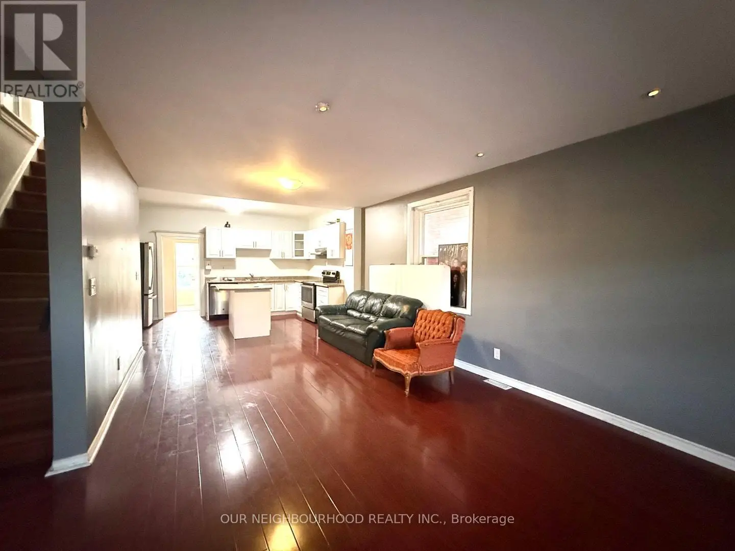 11 Cluny Avenue, Hamilton, Ontario  L8L 3H7 - Photo 3 - X12227650
