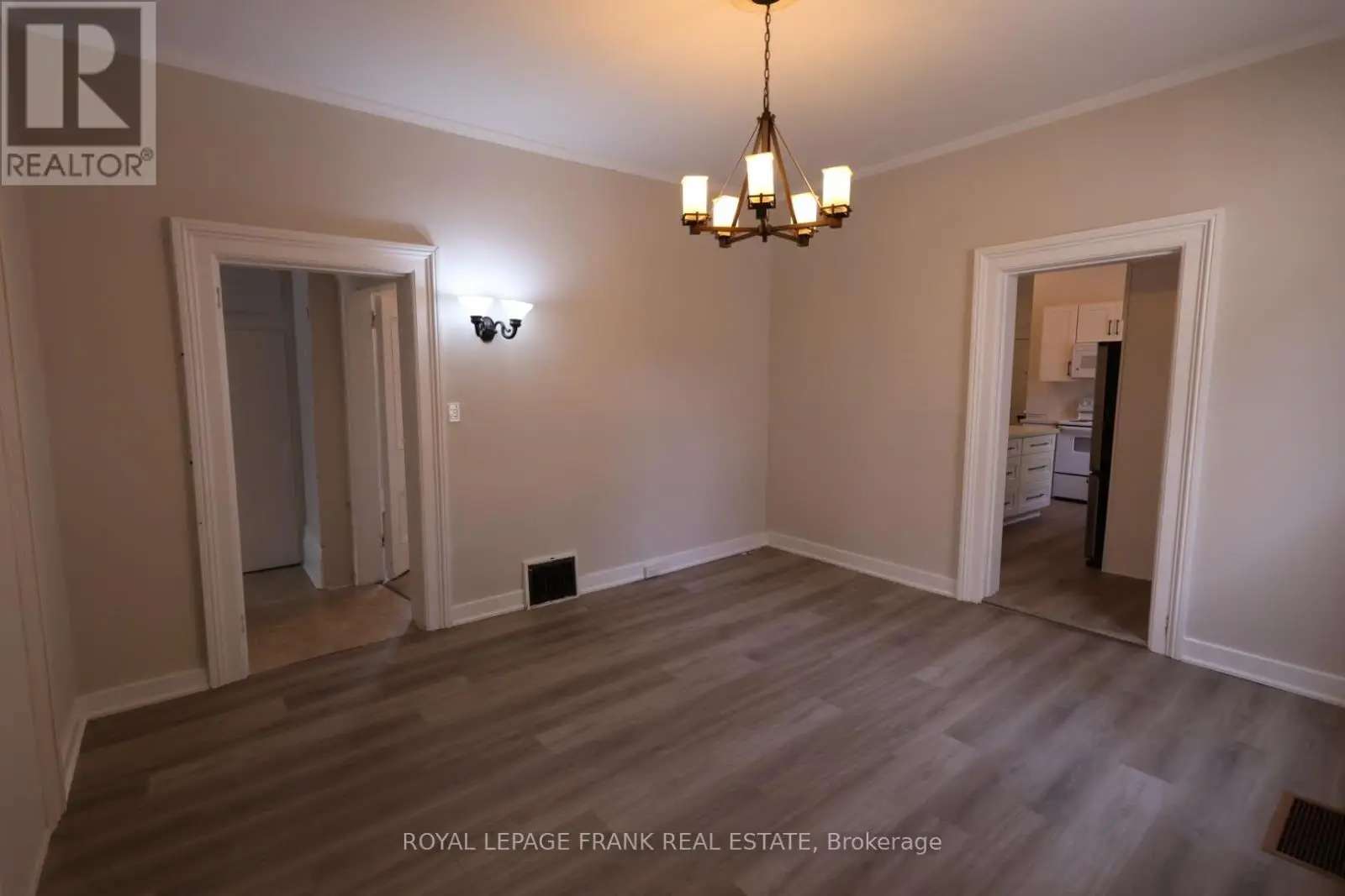 Lower - 547 Waterford Street, Peterborough Central, Ontario  K9H 3K5 - Photo 3 - X12227693