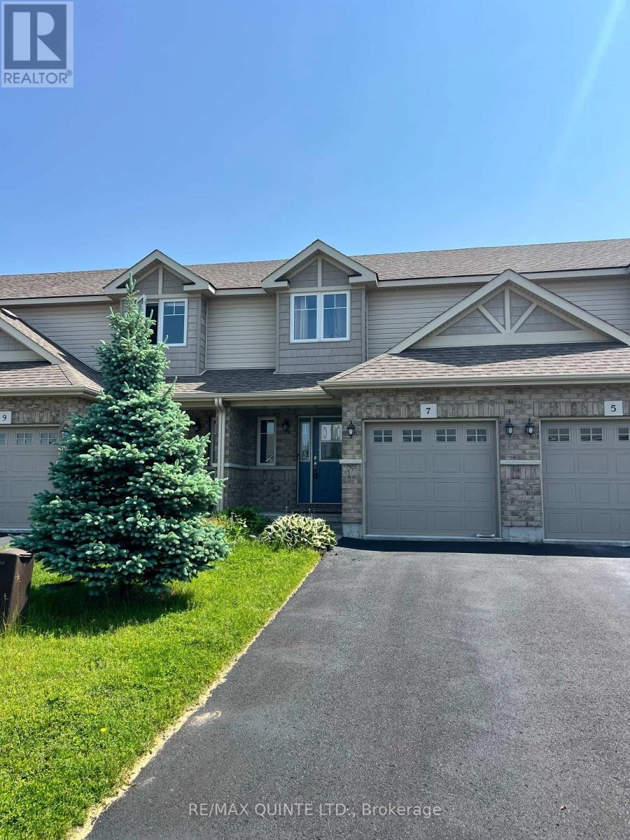 7 Valleyview Court, Belleville, Ontario  K8P 3E9 - Photo 1 - X12226496