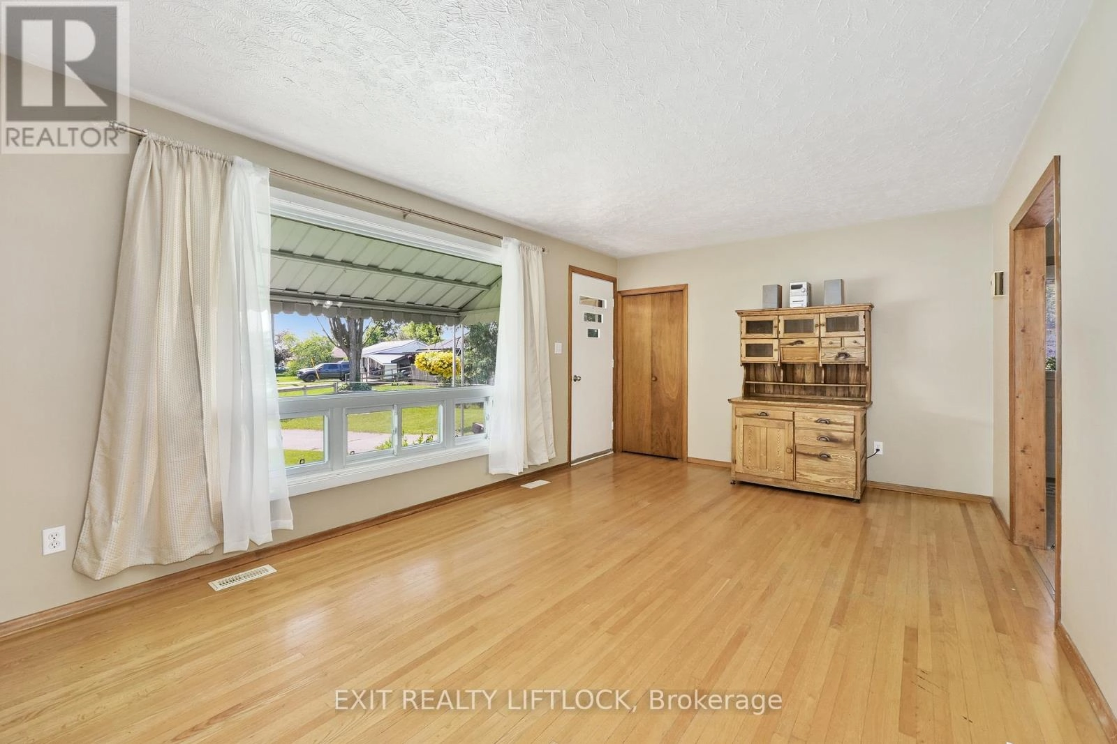 222 Collison Crescent, Peterborough South, Ontario  K9J 1A8 - Photo 3 - X12222640