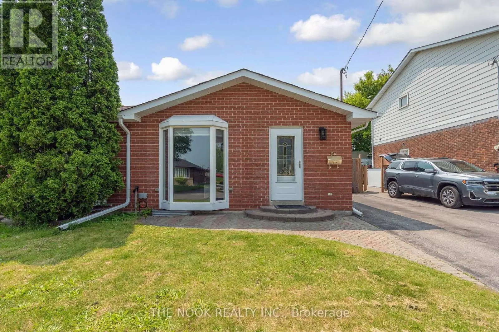 68 Vancouver Court, Oshawa, Ontario  L1J 5X2 - Photo 1 - E12211980