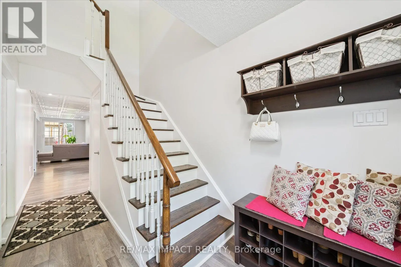 7 Farncomb Crescent, Clarington, Ontario  L1C 4L5 - Photo 3 - E12228805