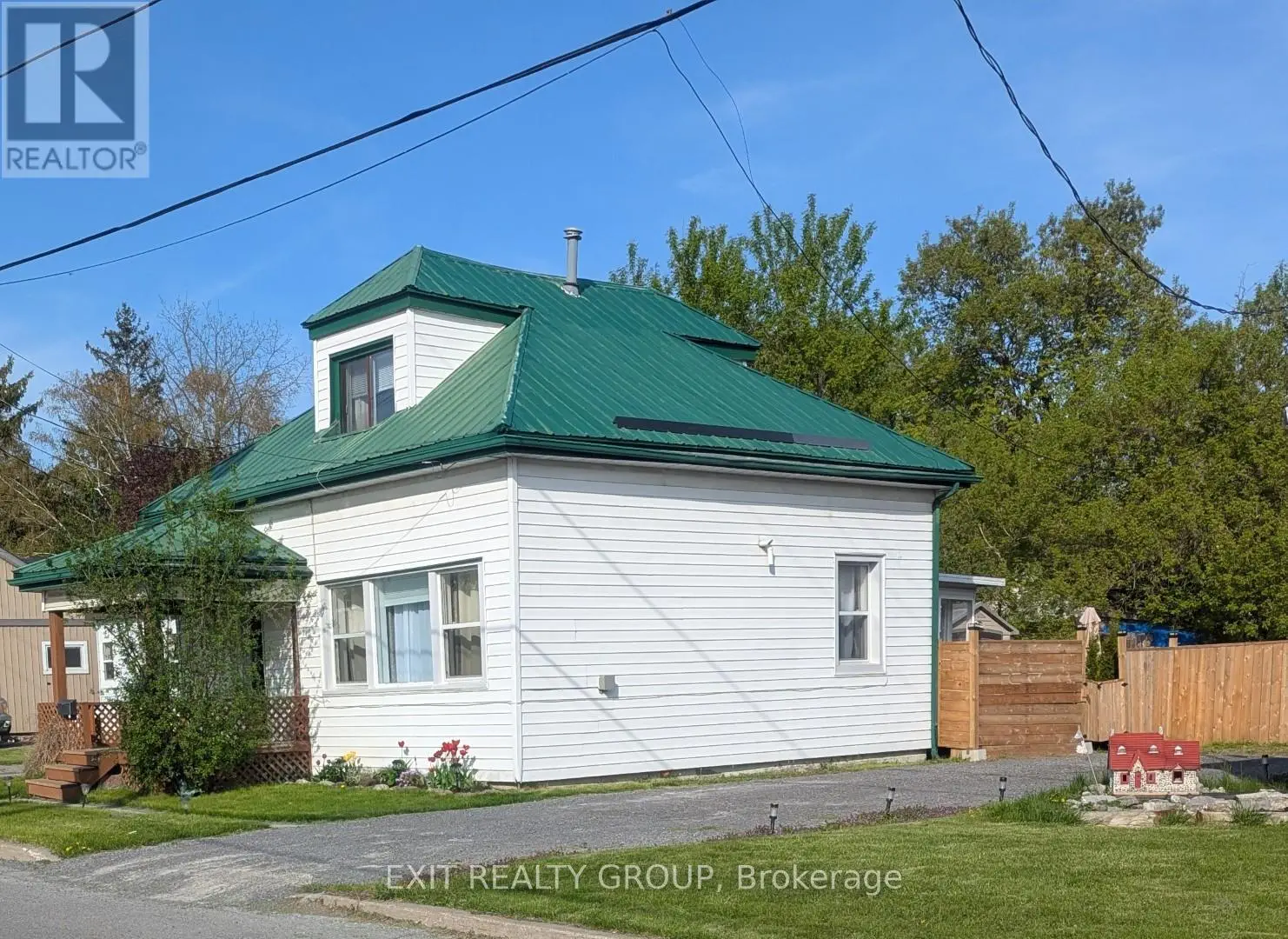 17 Meyers Street, Quinte West, Ontario  K8V 1W5 - Photo 2 - X12228977