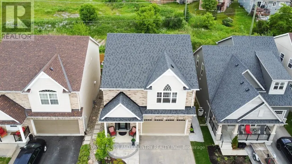 10 Silverbrook Avenue, Kawartha Lakes, Ontario  K9V 0L9 - Photo 3 - X12229134