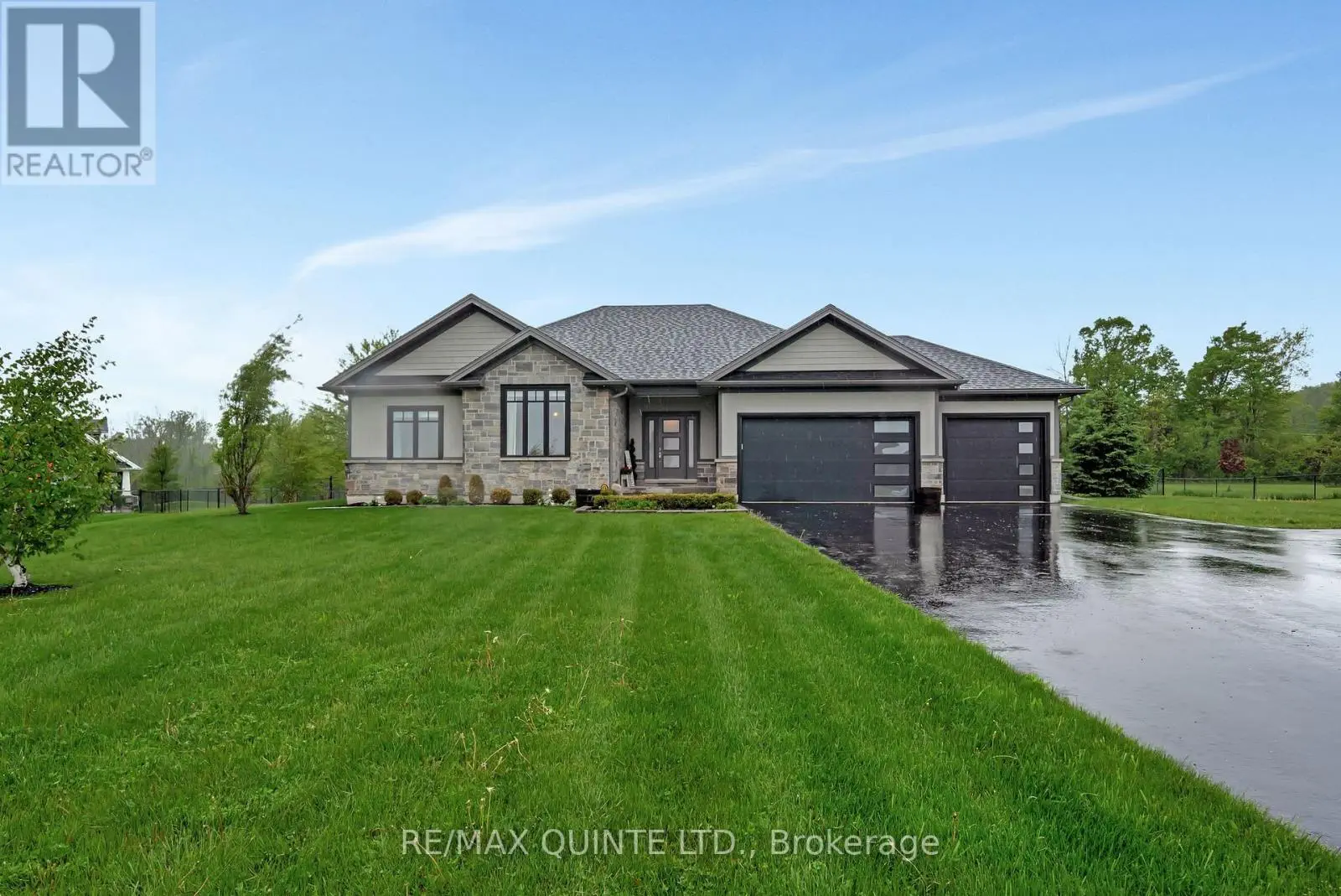 39 Woodland Trail, Prince Edward County, Ontario  K8N 4Z1 - Photo 1 - X12229195