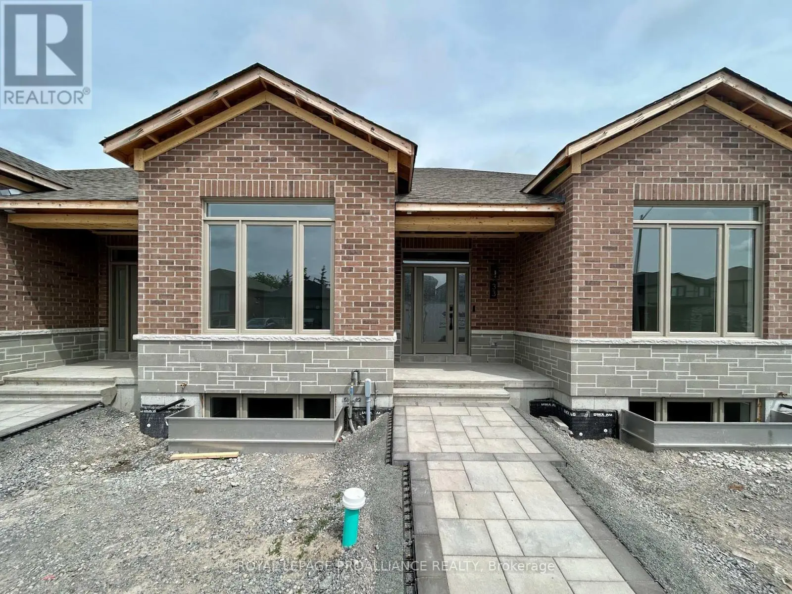 33 ATHABASKA DRIVE, Belleville, Ontario