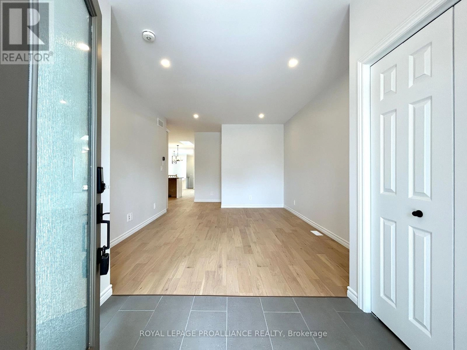33 Athabaska Drive, Belleville, Ontario  K8N 0T1 - Photo 2 - X12229270